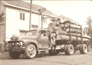 12- Tukkikuorma 1957