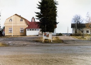Suoja kuvattuna vaaleassa värissään vuonna 1966. Lahjoittaja Anssi Merenheimo.