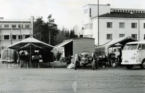 Torikauppaa vuonna 1966. Lahjoittaja Anssi Merenheimo.