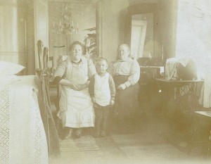 Maria Mörk oikealla