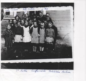 Ilmari Koivunurmen koulukuva Melalahden evakkoluokka 1941 päättäjäiset